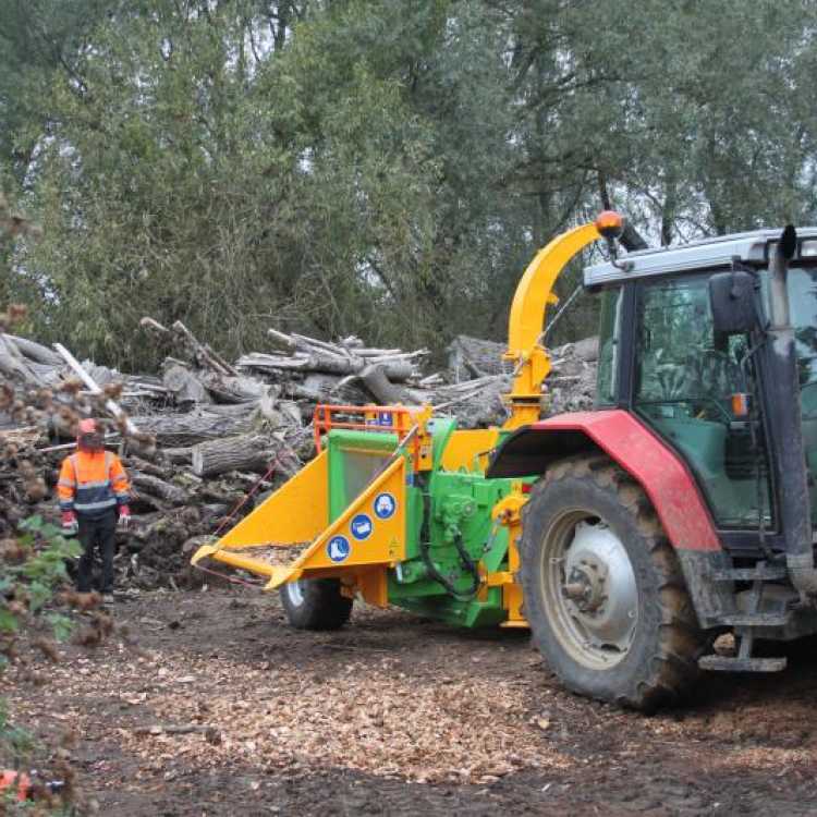 Heizohack 8-400 Chipper training in Colchester