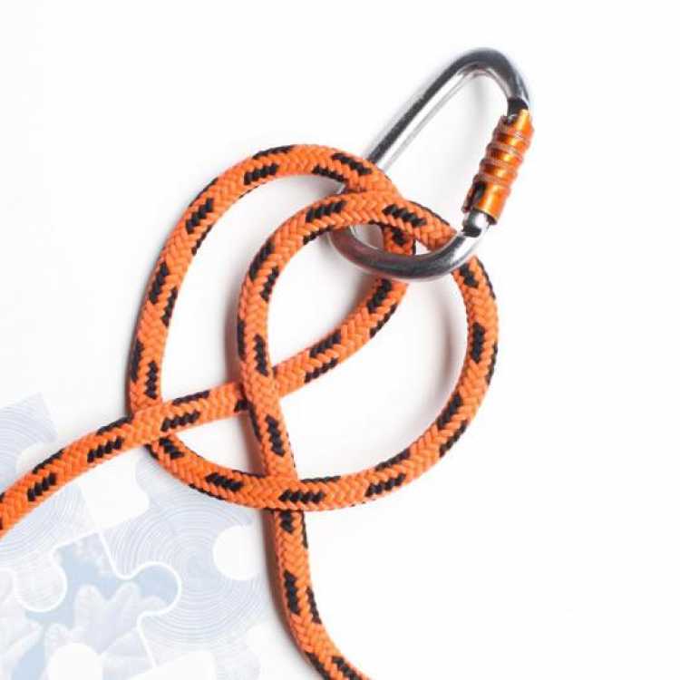 Fourth step on how to tie a Clove Hitch Knot