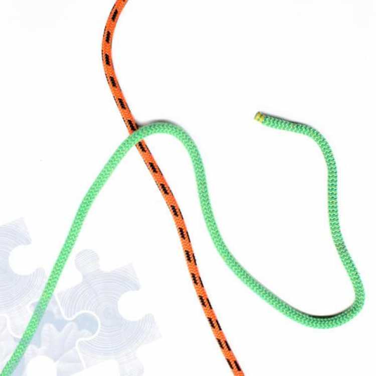 First step on how to tie a Tautline Hitch Knot