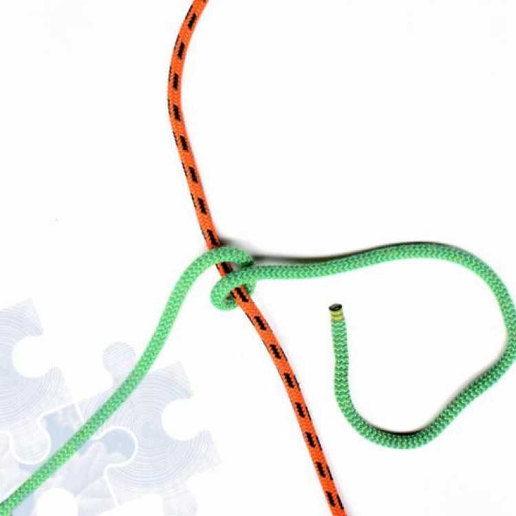 Third step on how to tie a Tautline Hitch Knot