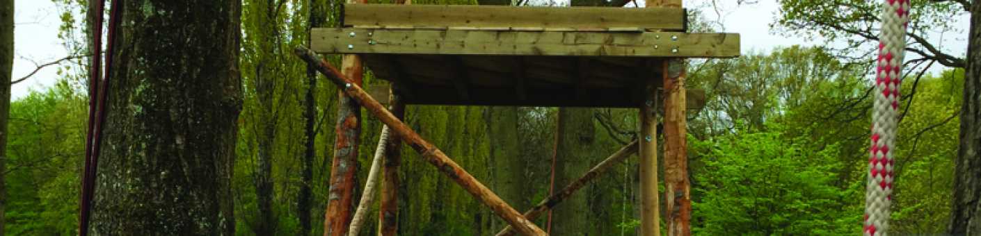 Buxted scouts build observation tower